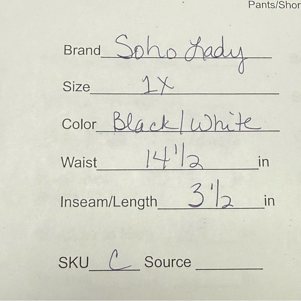 Soho Lady 1X Black White Floral Smocked Waist Boho Shorts Summer Casual - Picture 8 of 8